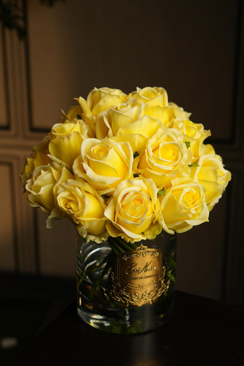 Grand Rose Bouquet In Clear Glass - Yellow (Black Box With Gold Badge)