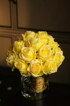 Grand Rose Bouquet In Clear Glass - Yellow (Black Box With Gold Badge)