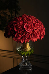 Versailles Rose Bouquet - Red With Gold Badge